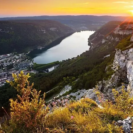 Joli Appartement En Face De Lac Nantua Extérieur photo